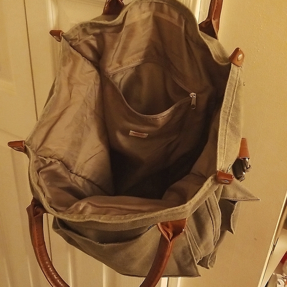 A beautiful semi vintage over the shoulder bag with mock leather handles. - Picture 5 of 6